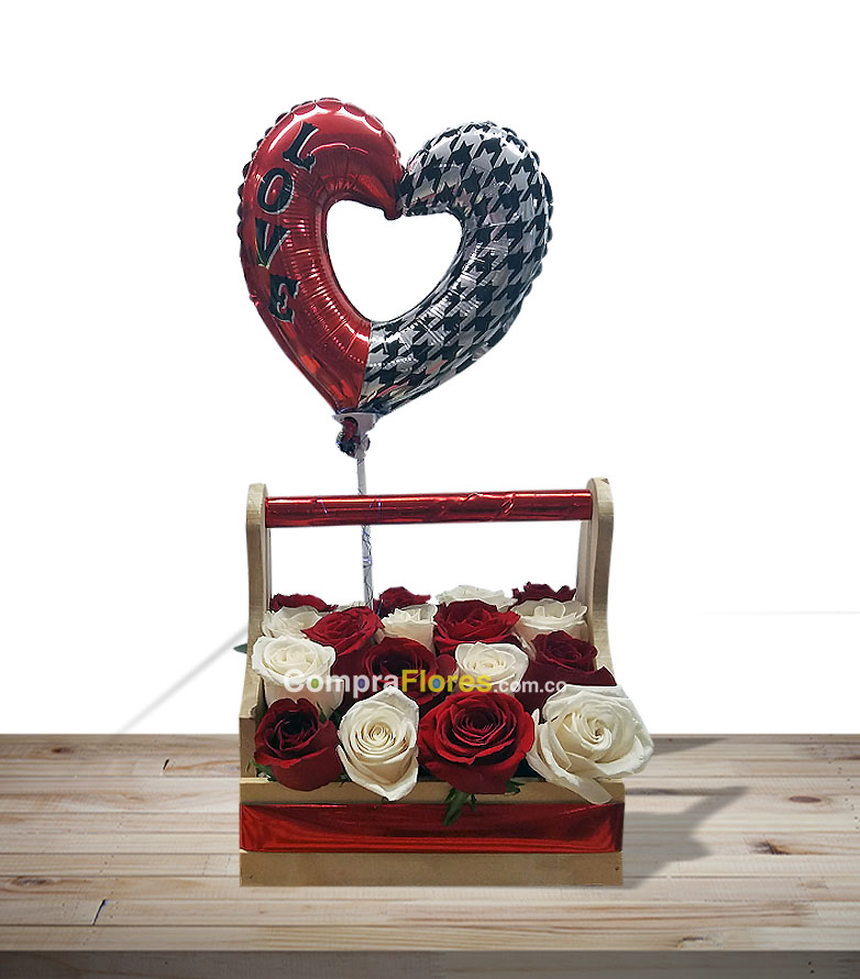 Arreglo floral en guacal, detalles y flores