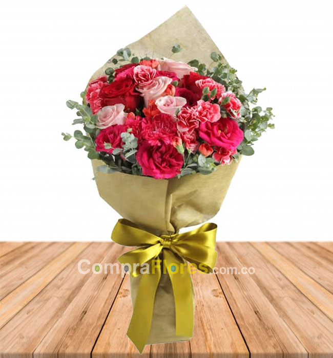 Bouquet de claveles y rosas