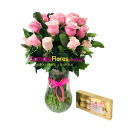 Jarron de Rosas y Chocolates