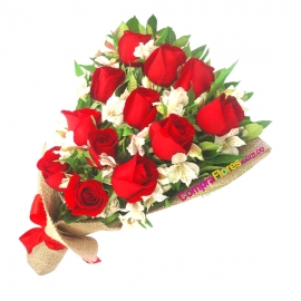 Ramillete de rosas y astromelias 